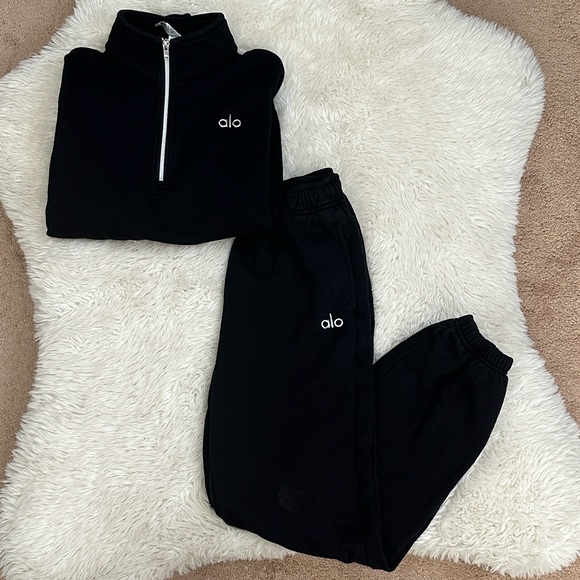 ALO Yoga Tops - ALO Yoga Acolade Quarter zip & Jogger Set